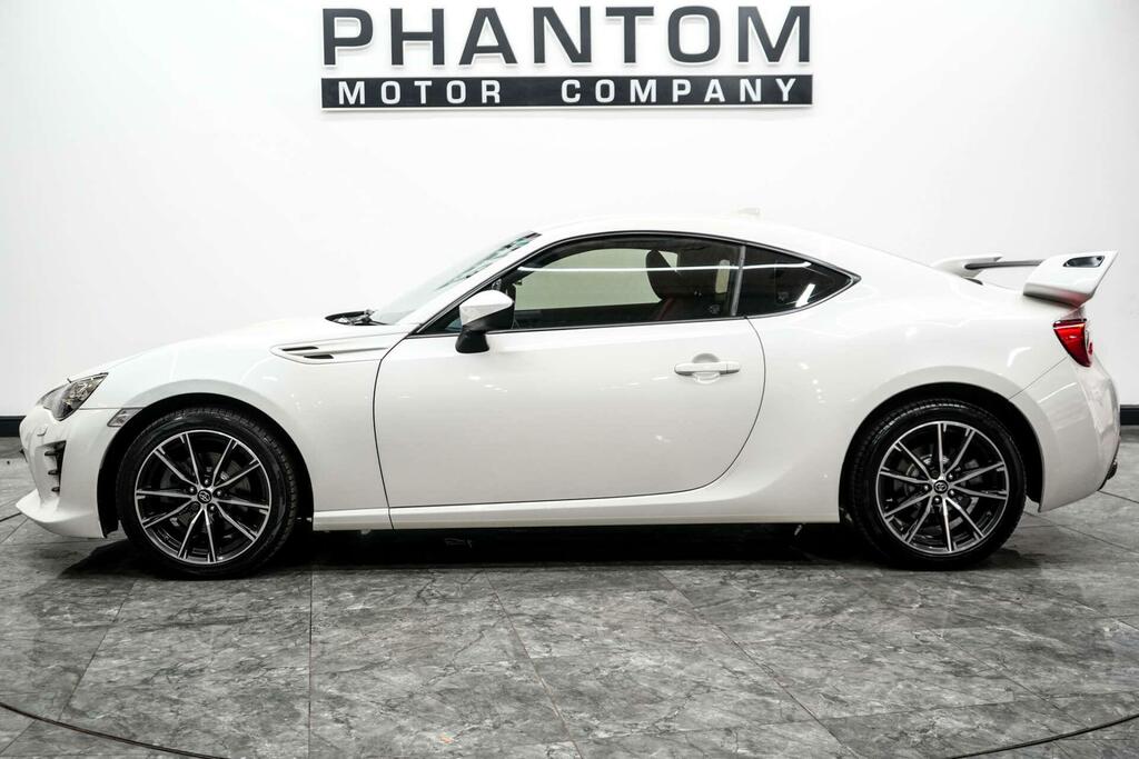 Toyota GT86 Pro White #3