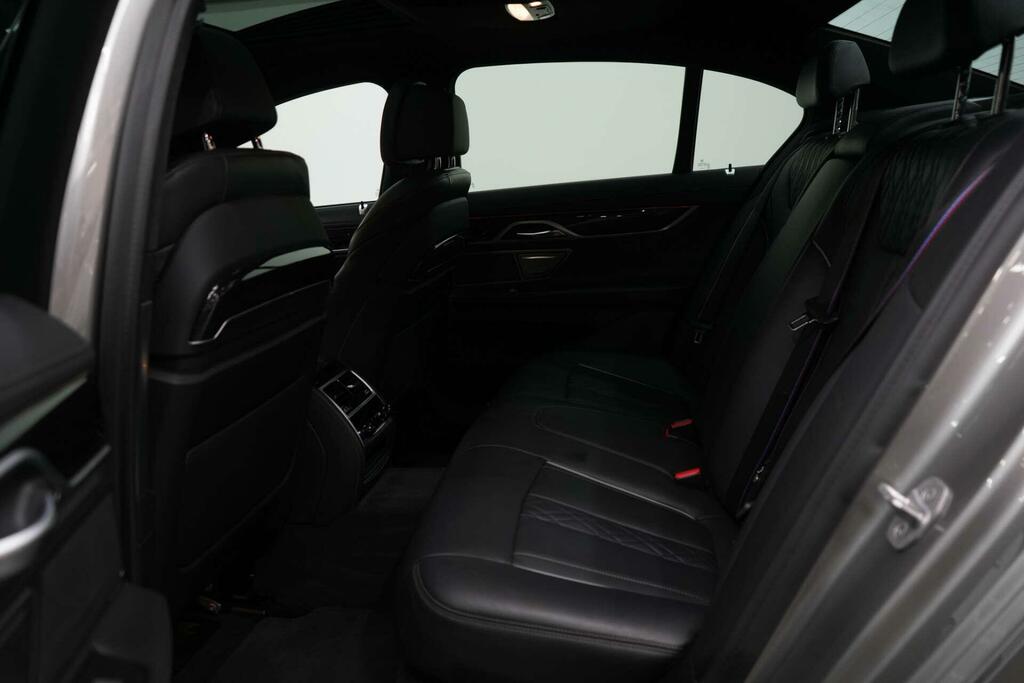 BMW 7 Series 740D Xdrive M Sport Blue #30