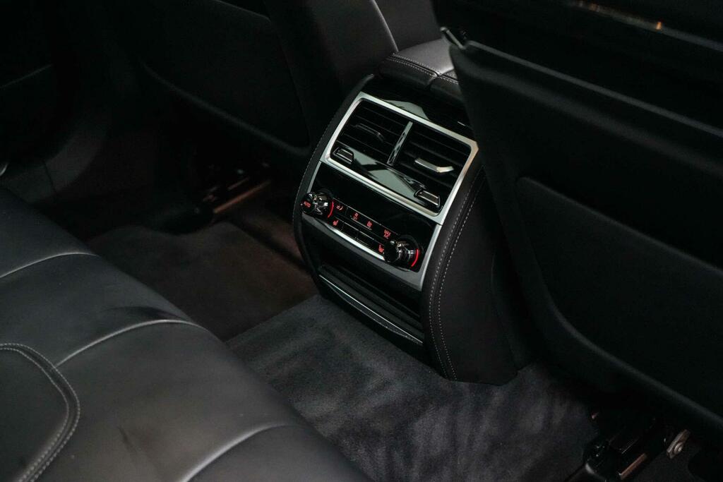 BMW 7 Series 740D Xdrive M Sport Blue #24