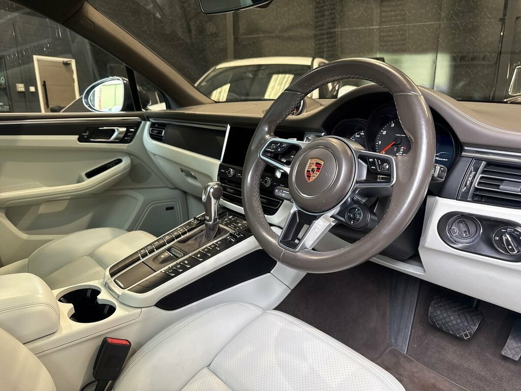 Porsche Macan Suv Grey #2