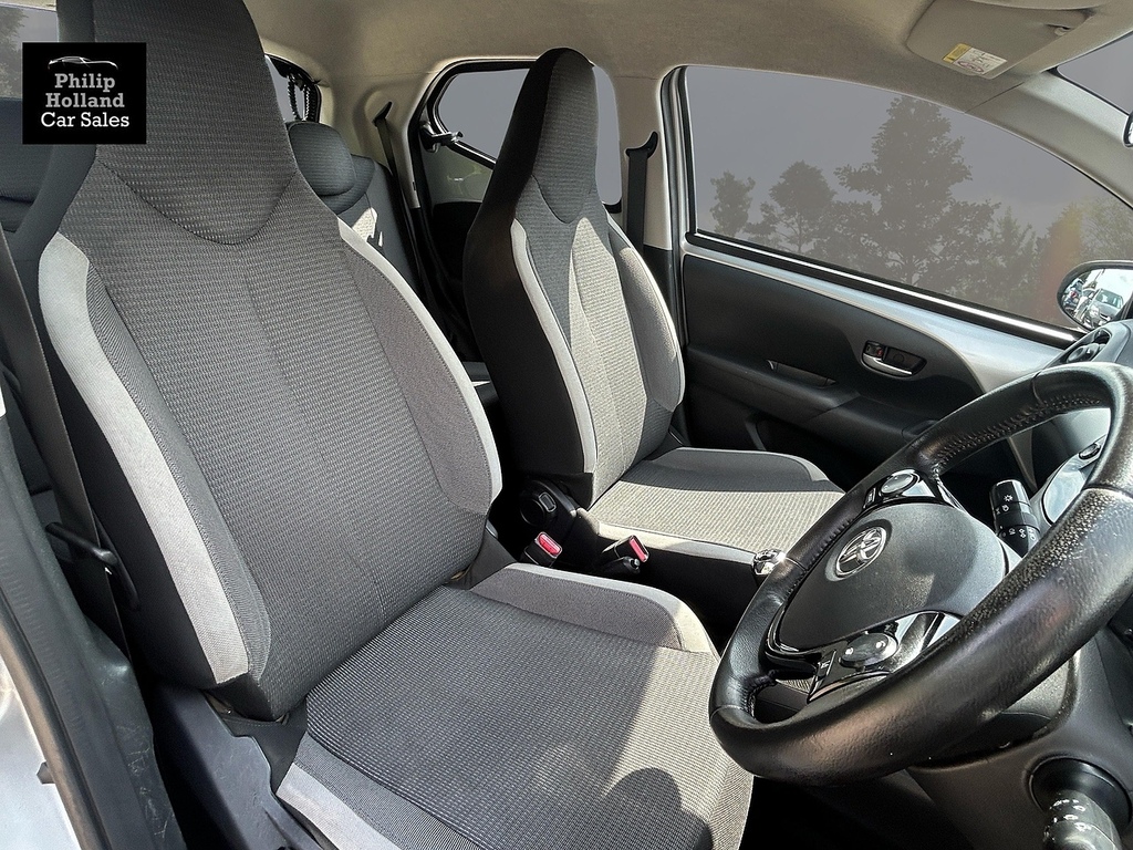 Toyota Aygo Hatchback FG71HJN Silver #6