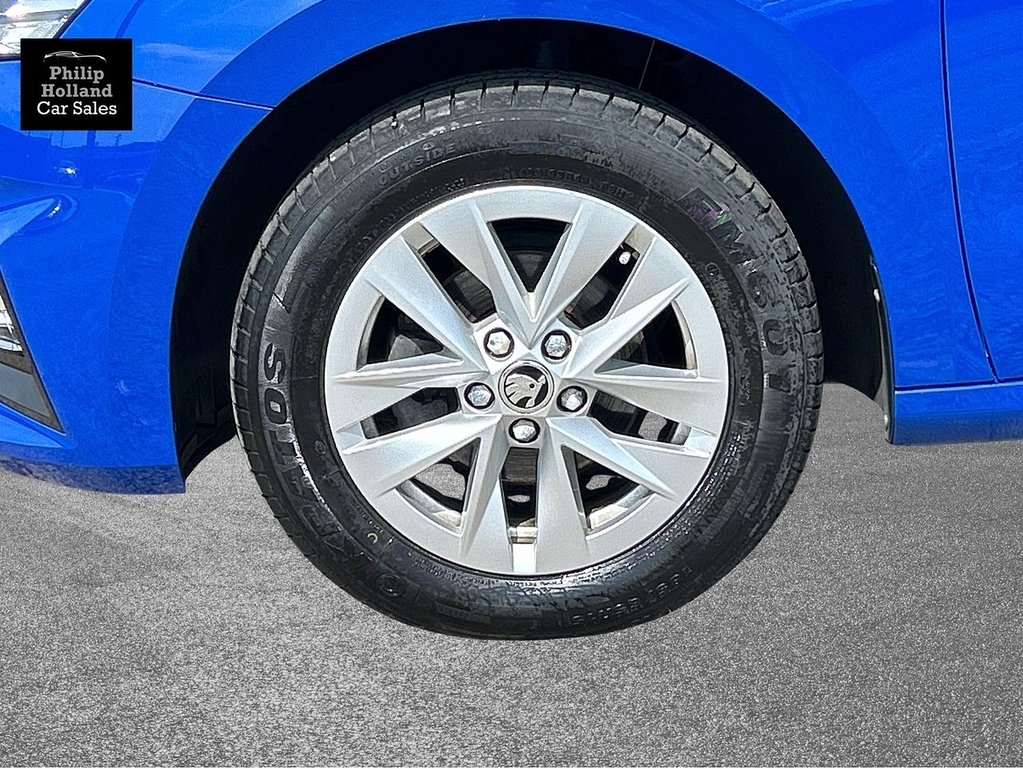 Skoda Fabia Hatchback AV23OYW Blue #4