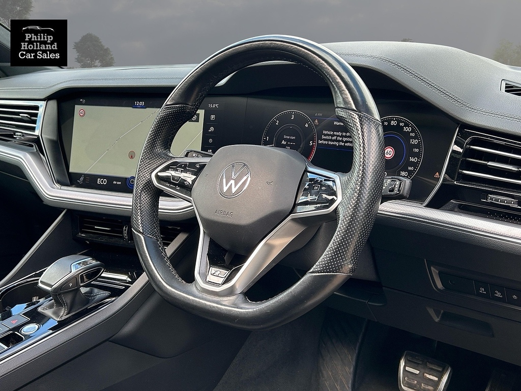 Volkswagen Touareg Suv SRZ8884 Black #4