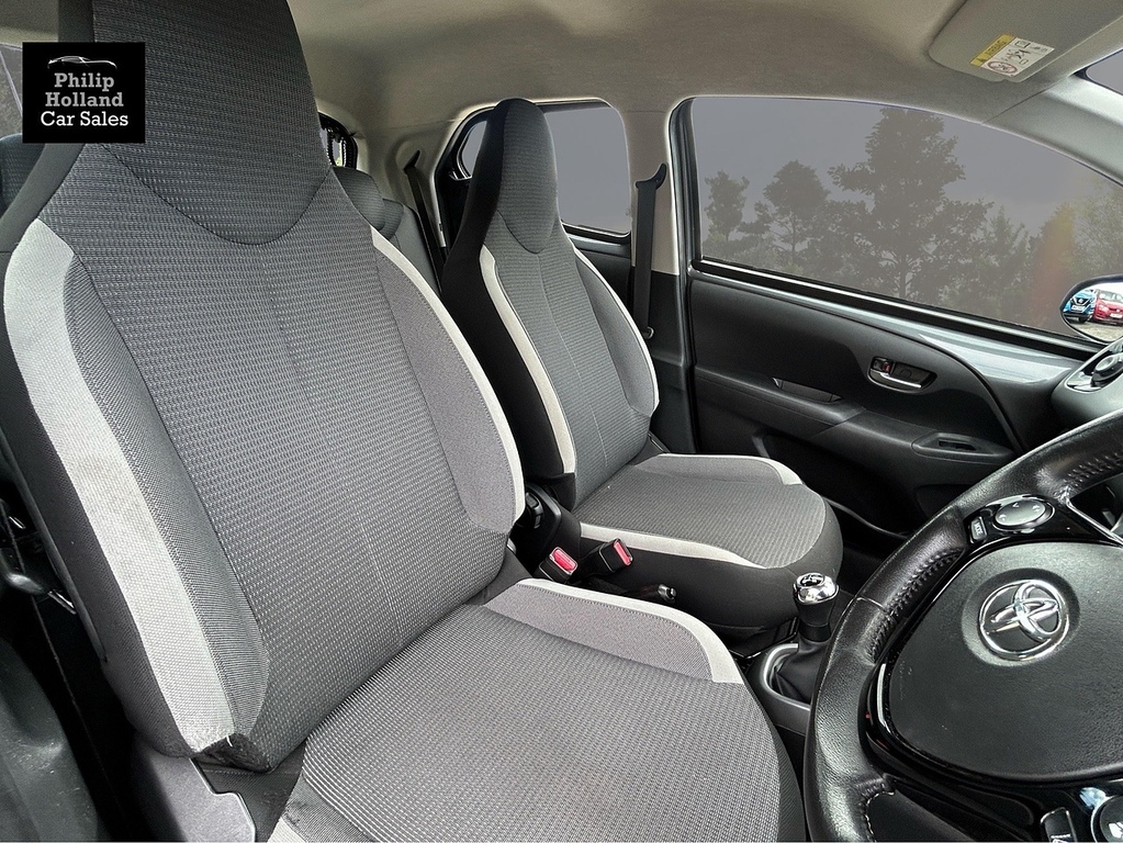 Toyota Aygo Hatchback Grey #5