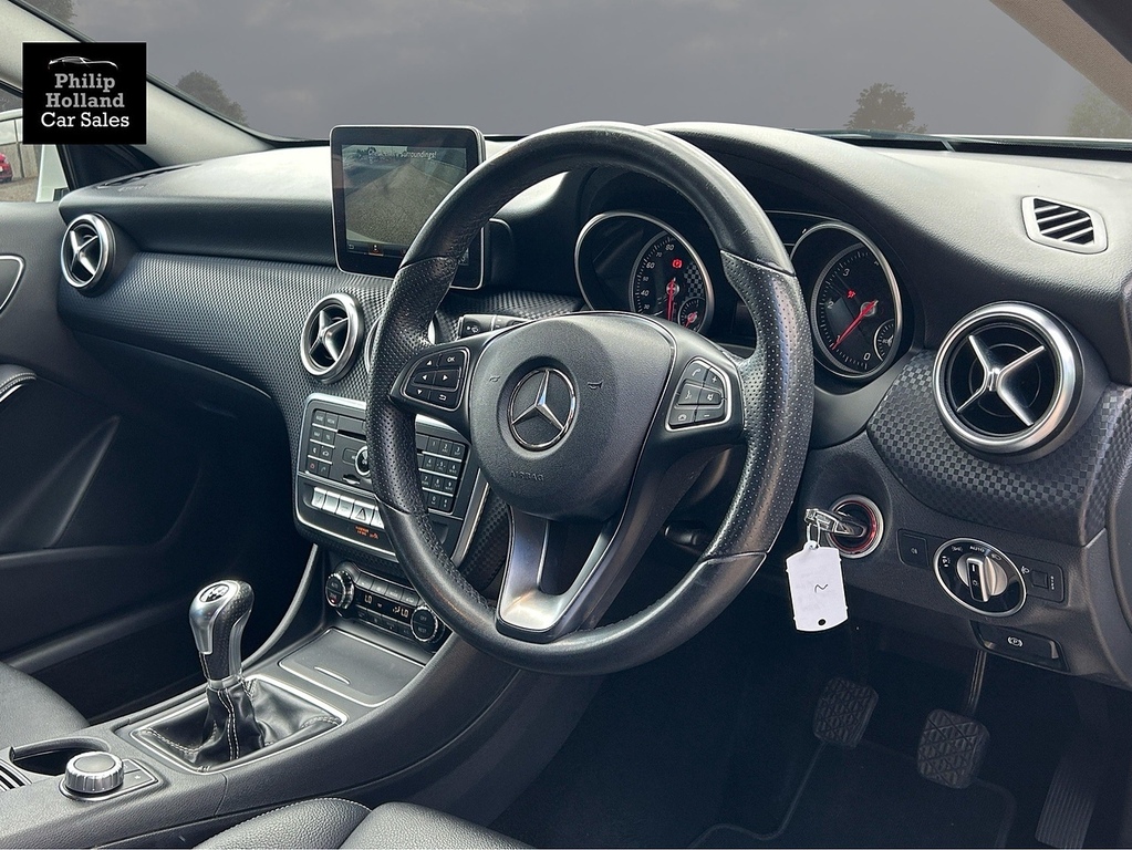 Mercedes-Benz A Class Hatchback HF66STZ White #4