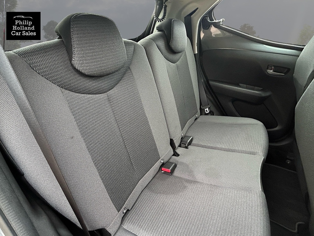 Toyota Aygo Aygo X Pure Vvt-i Silver #6