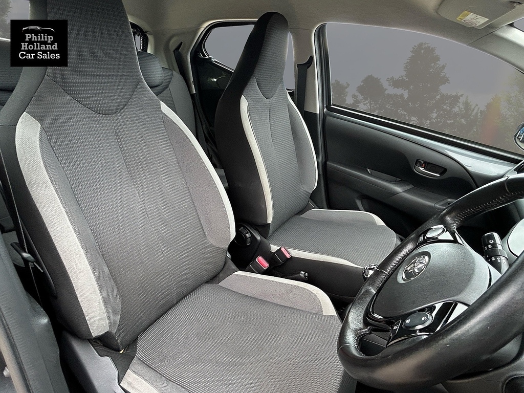 Toyota Aygo Aygo X Pure Vvt-i Silver #5