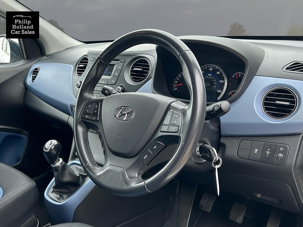 Hyundai I10 Hatchback White #4
