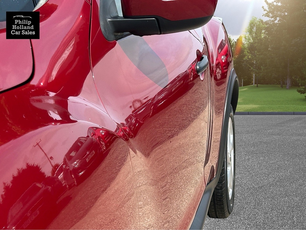 Nissan Juke Suv Red #2