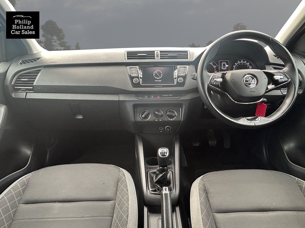 Skoda Fabia Hatch Colour Ed. 1.0 Tsi 95Ps White #8