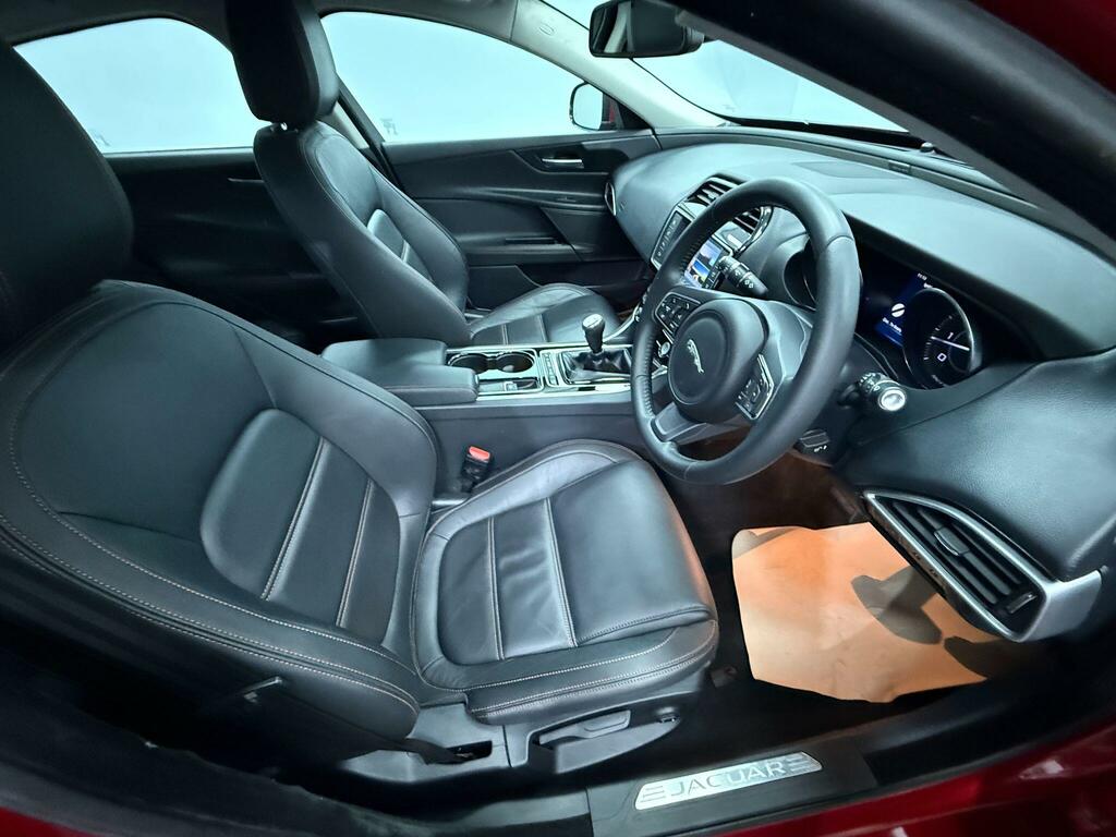 Jaguar XE 2.0D Prestige Red #5