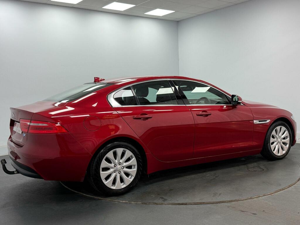 Jaguar XE 2.0D Prestige Red #4