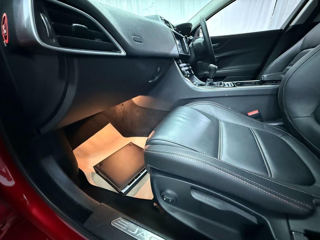 Jaguar XE 2.0D R-sport Euro 6 Ss White #27