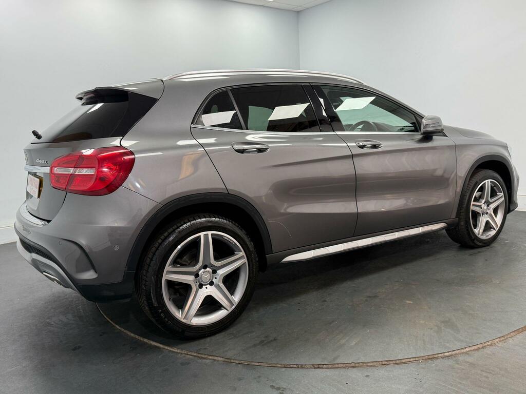 Mercedes-Benz GLA Class 220 Cdi Amg Line Suv 7G-dct 4Matic Euro Black #46