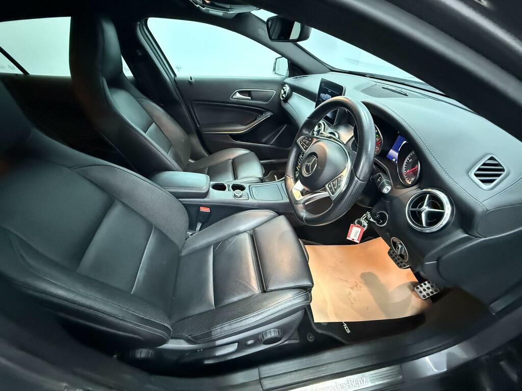 Mercedes-Benz GLA Class Gla 200D 4Matic Amg Line Premium Grey #5