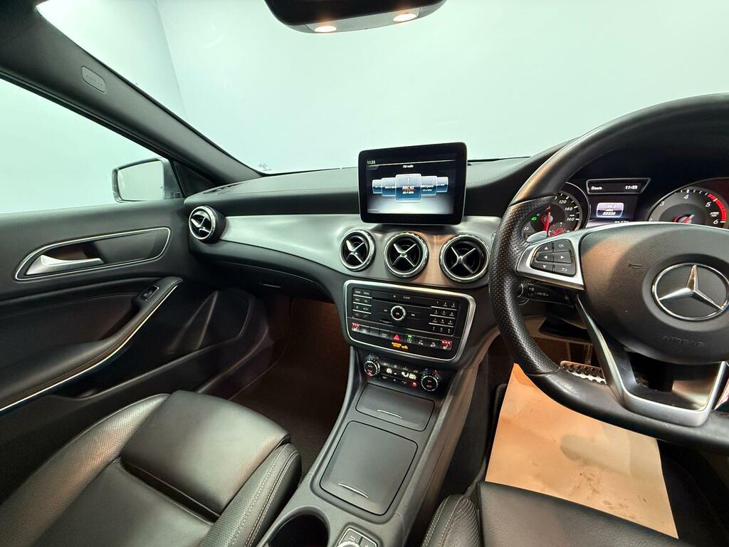 Mercedes-Benz GLA Class 220 Cdi Amg Line Suv 7G-dct 4Matic Euro Black #14