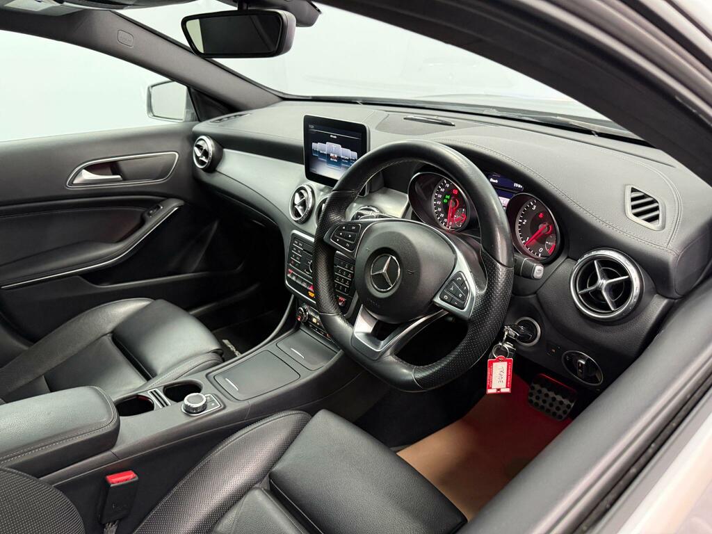 Mercedes-Benz GLA Class 220 Cdi Amg Line Suv 7G-dct 4Matic Euro Black #17