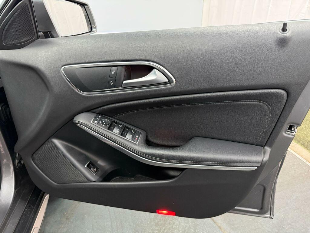 Mercedes-Benz GLA Class 220 Cdi Amg Line Suv 7G-dct 4Matic Euro Black #16