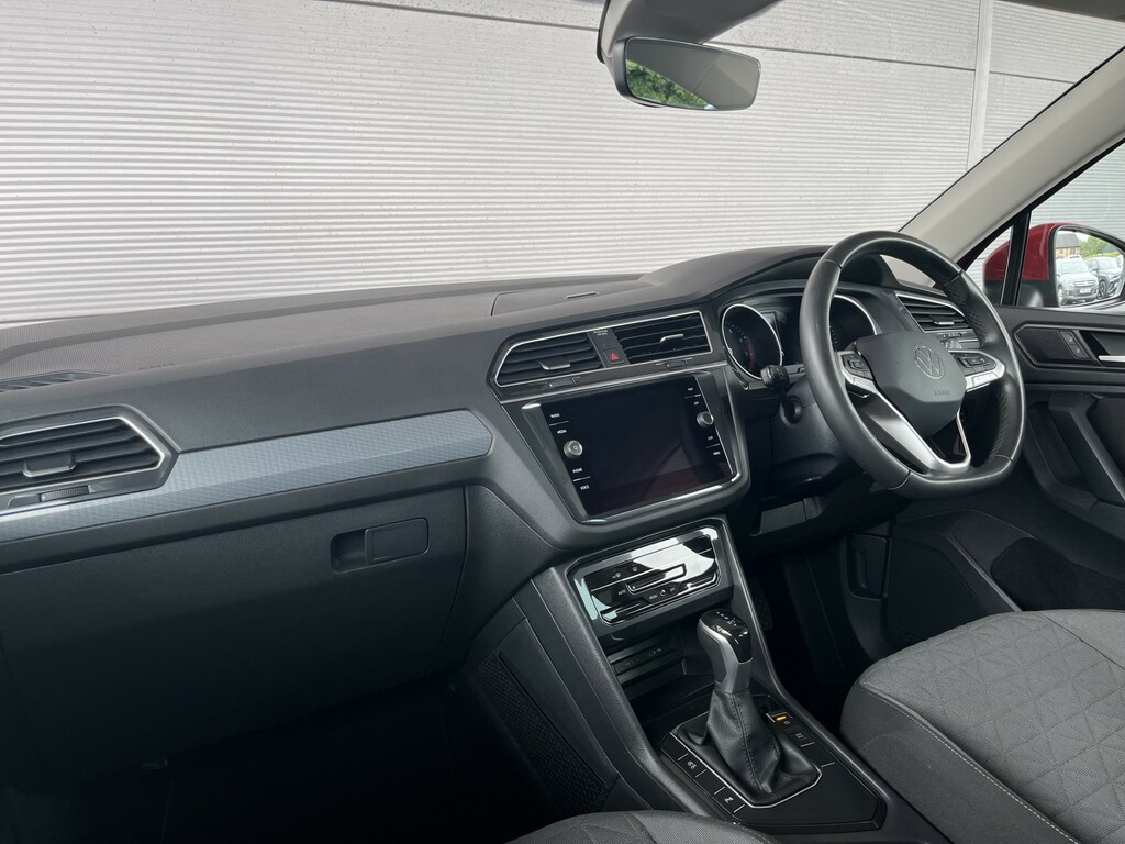 Volkswagen Tiguan 1.5 Tsi Life 150 Bhp Dsg YY71TWA Red #6
