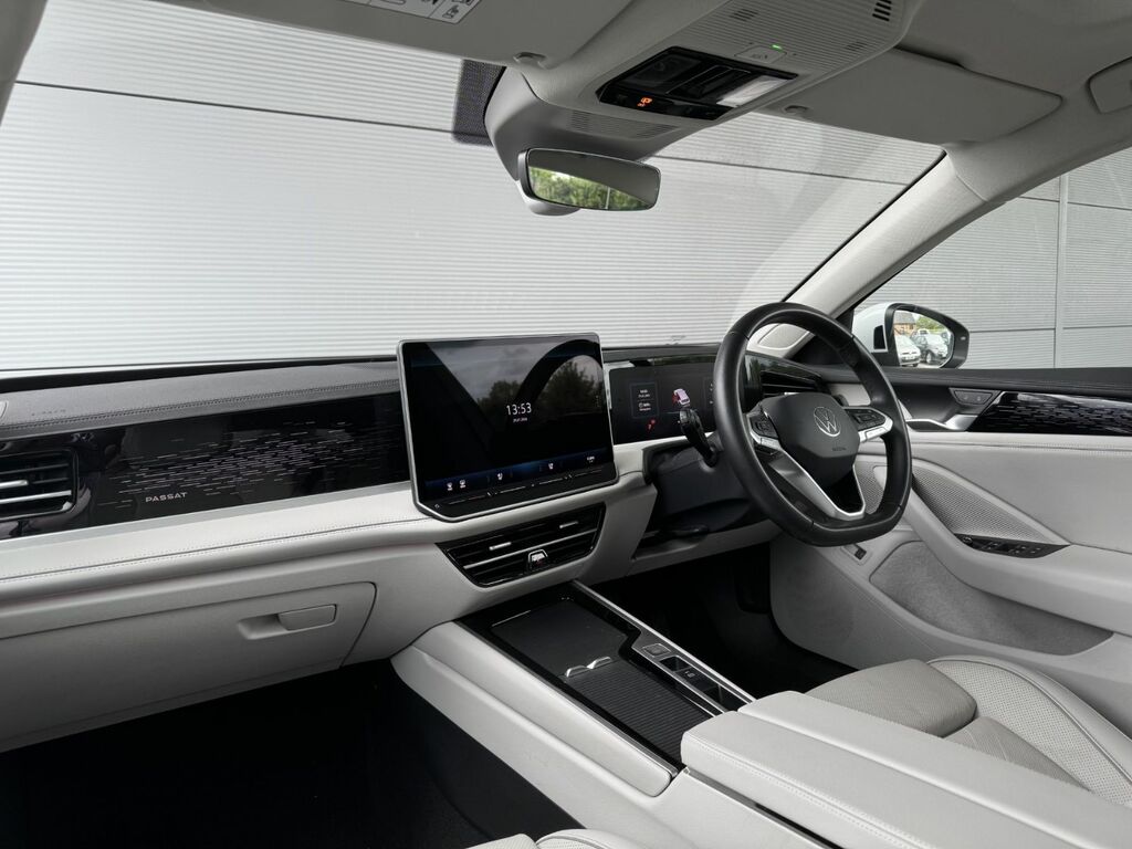 Volkswagen Passat Estate 1.5 Etsi Elegance 150 Bhp Dsg White #6