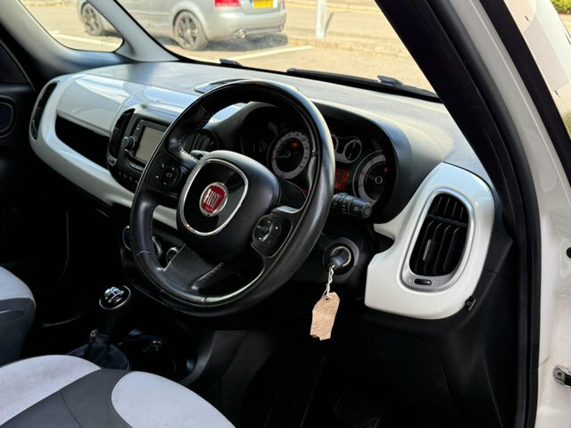 Fiat 500L Mpv White #10