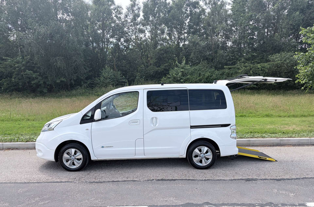 Nissan NV200 Combi Vat Q Wheelchair Accessible Veh 