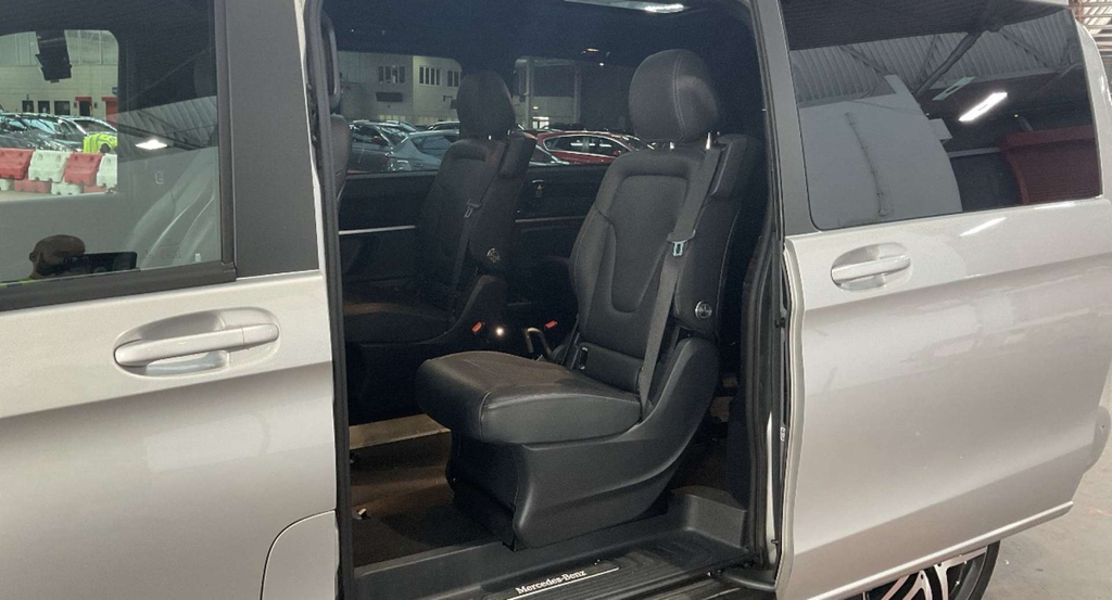 Mercedes-Benz V Class V300 D Amg Line 9G-tronic Black #7