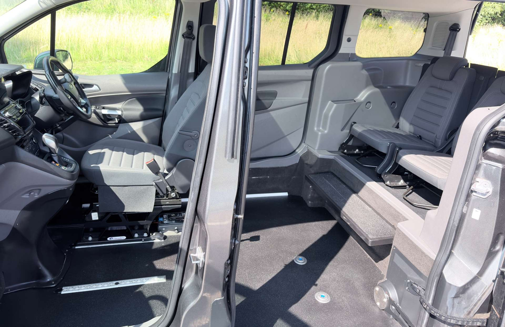 Ford Tourneo Connect Connect 1.5 Ecoblue 120 Titanium Powershift Black #8