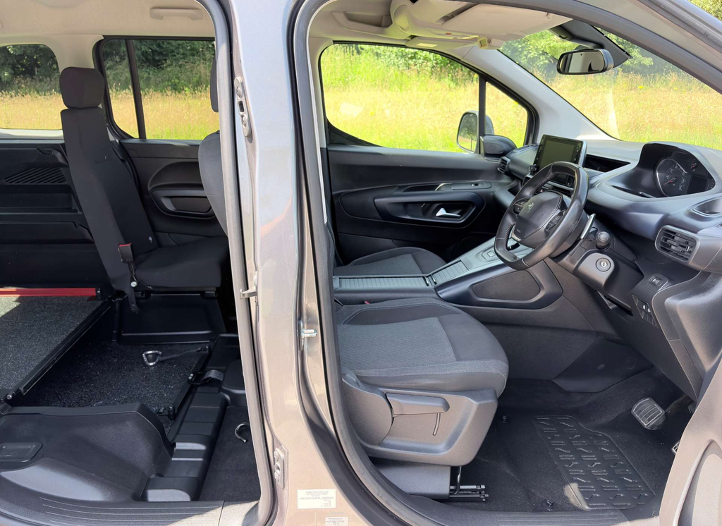 Peugeot Rifter 1.2 Puretech 130 Gt 7 Seats Eat8 Black #8