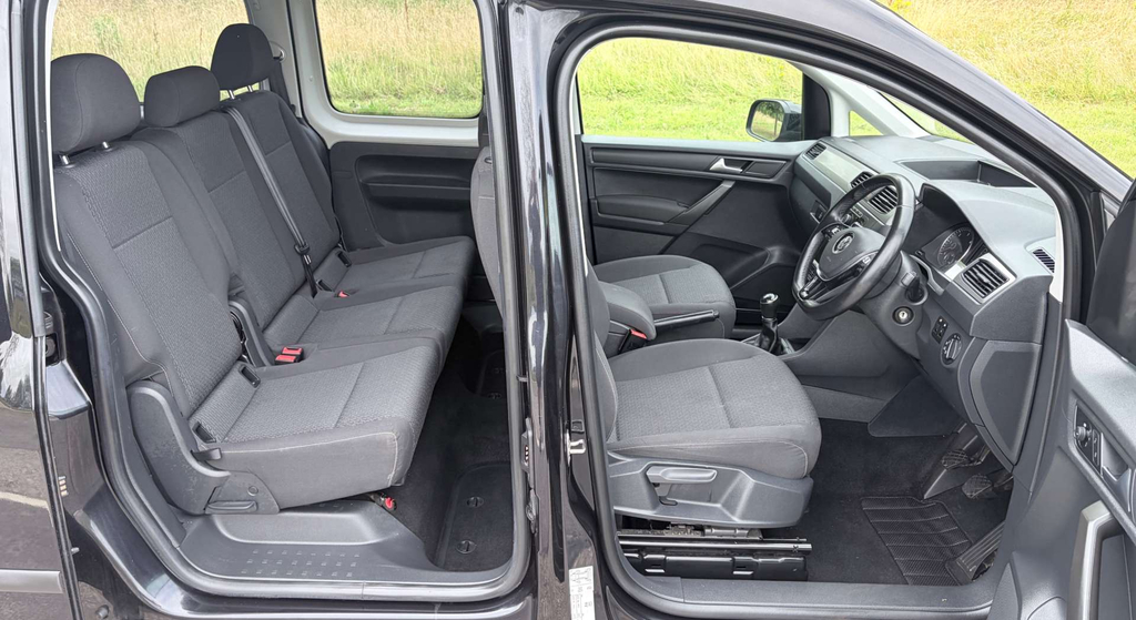 Volkswagen Caddy Maxi Life 2.0 Tdi Dsg Black #7