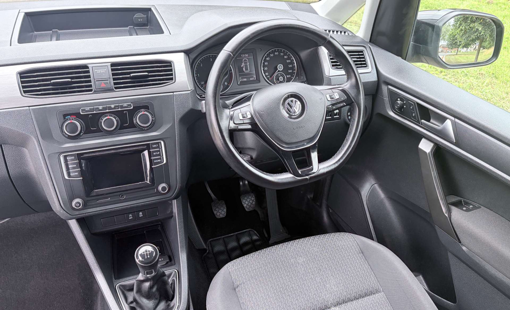 Volkswagen Caddy Maxi Life 2.0 Tdi Dsg Black #9