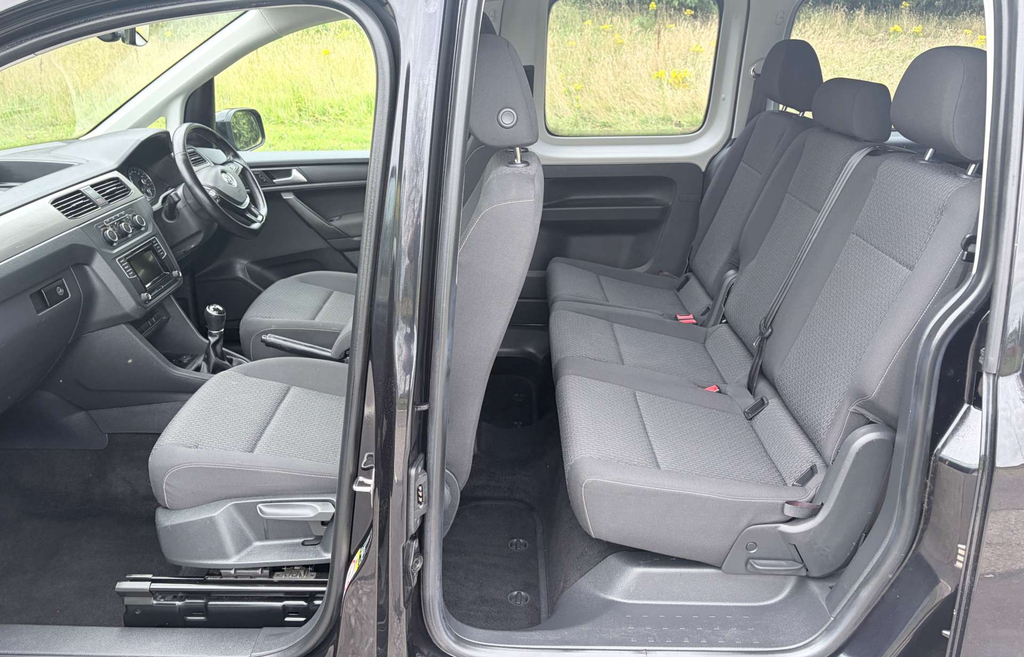 Volkswagen Caddy Maxi Life 2.0 Tdi Dsg Black #8