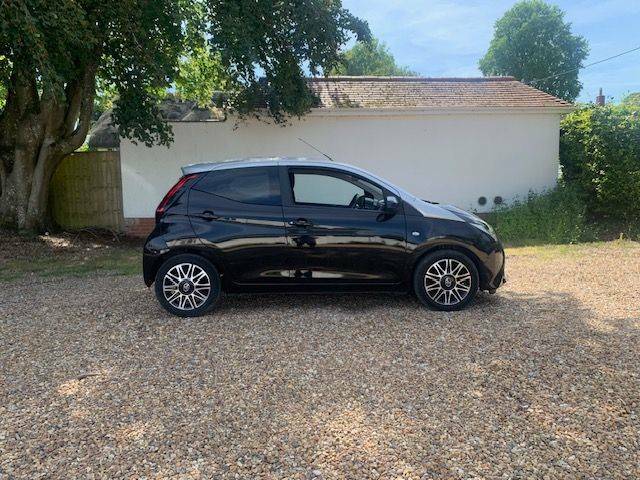 Toyota Aygo 1.0 Vvt-i X-clusiv X-shift CJ10TAF Black #2