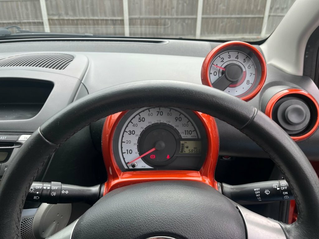 Toyota Aygo 1.0 Vvt-i Move Euro 5 White #29
