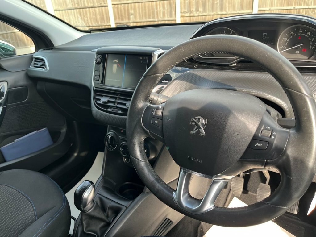 Peugeot 208 1.2L Signature Grey #2