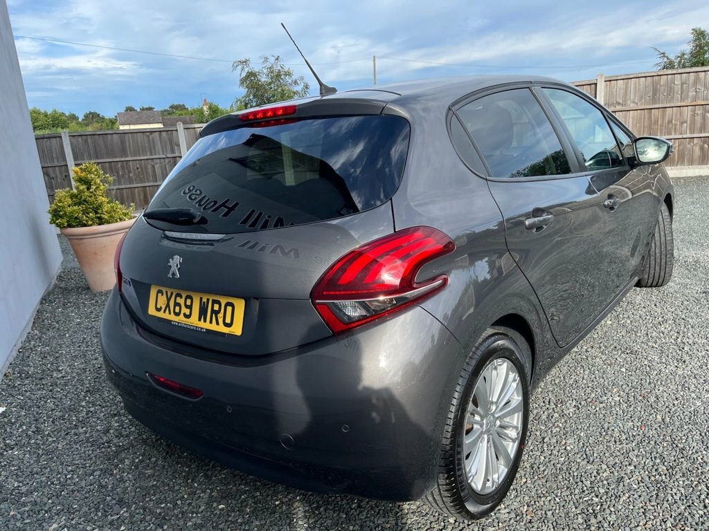 Peugeot 208 1.2 Puretech Signature Euro 6 Ss  #18