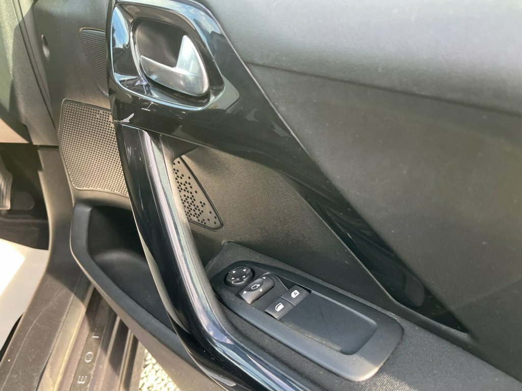 Peugeot 208 1.2 Puretech Signature Euro 6 Ss  #30