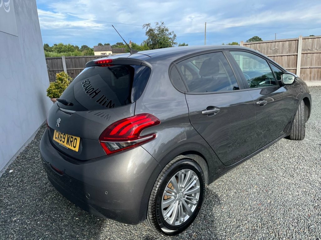 Peugeot 208 1.2 Puretech Signature Euro 6 Ss  #19