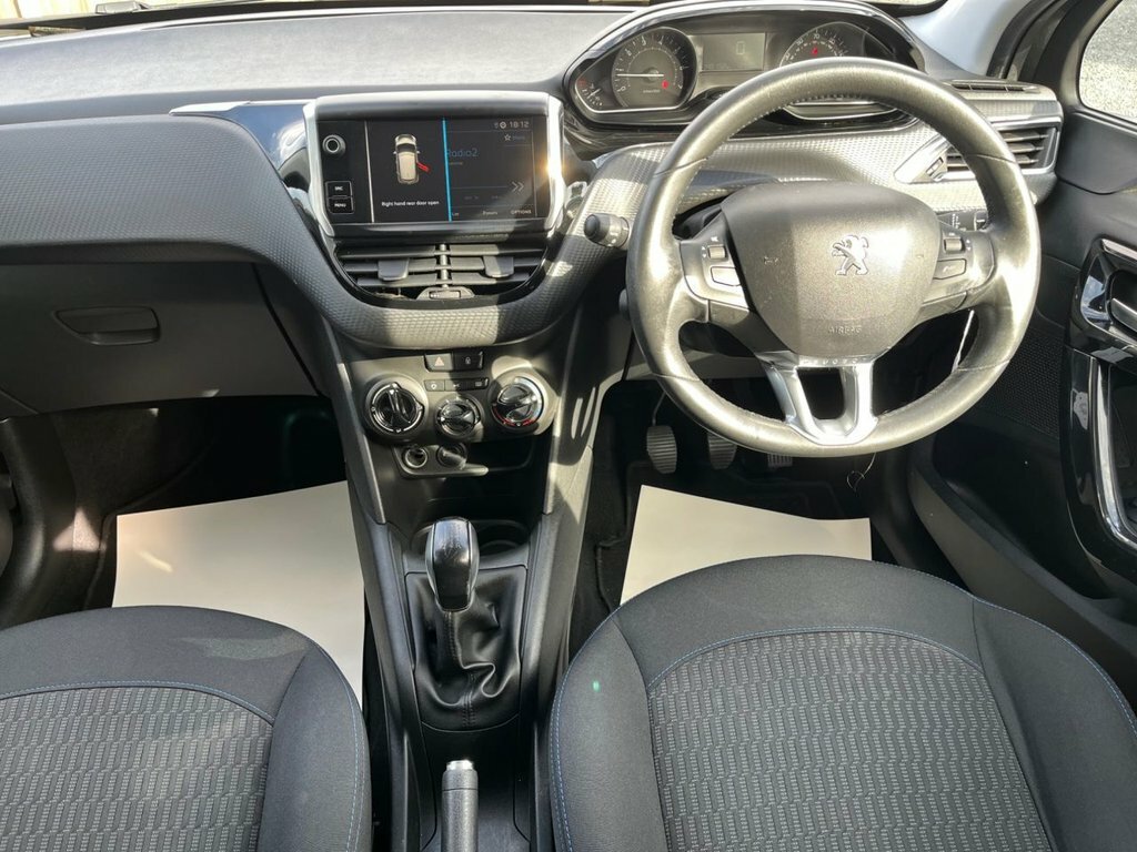 Peugeot 208 1.2L Signature Grey #3