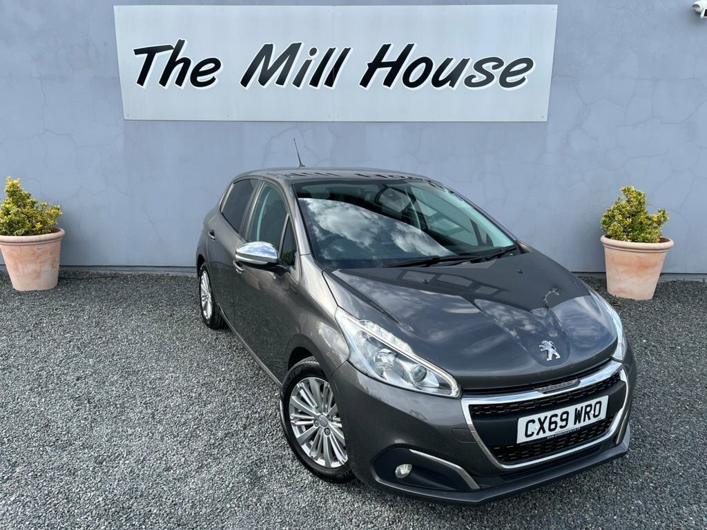 Peugeot 208 1.2L Signature Grey
