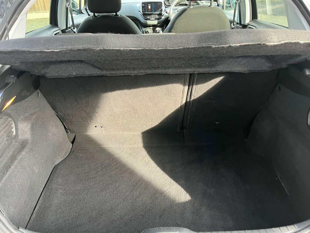 Peugeot 208 1.2L Signature Grey #4