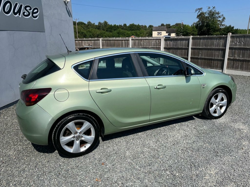 Vauxhall Astra 2011 Vauxhall Astranbsp1.6 16V Sri Sports Tourer Silver #12