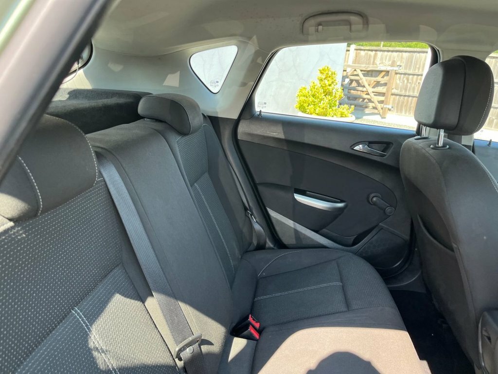 Vauxhall Astra 2011 Vauxhall Astranbsp1.6 16V Sri Sports Tourer Silver #34