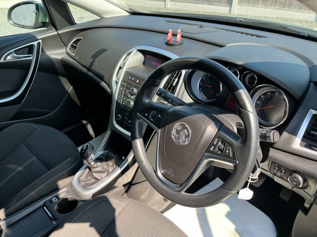 Vauxhall Astra 1L Sri Green #2