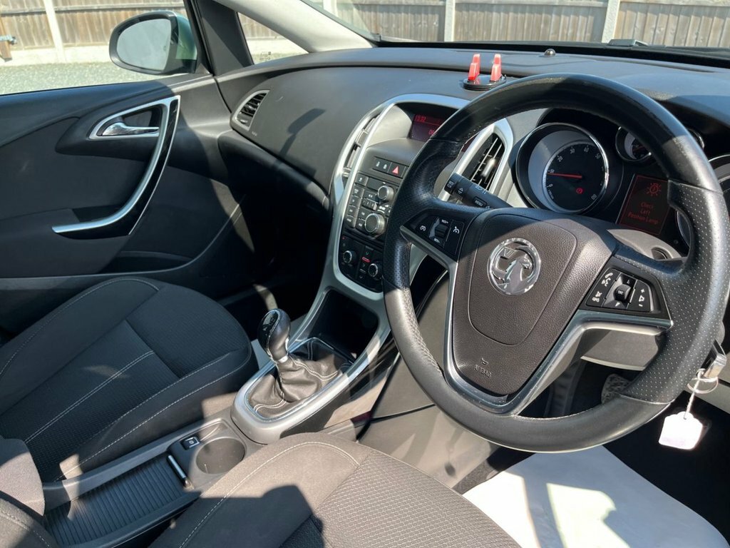 Vauxhall Astra 2011 Vauxhall Astranbsp1.6 16V Sri Sports Tourer Silver #27