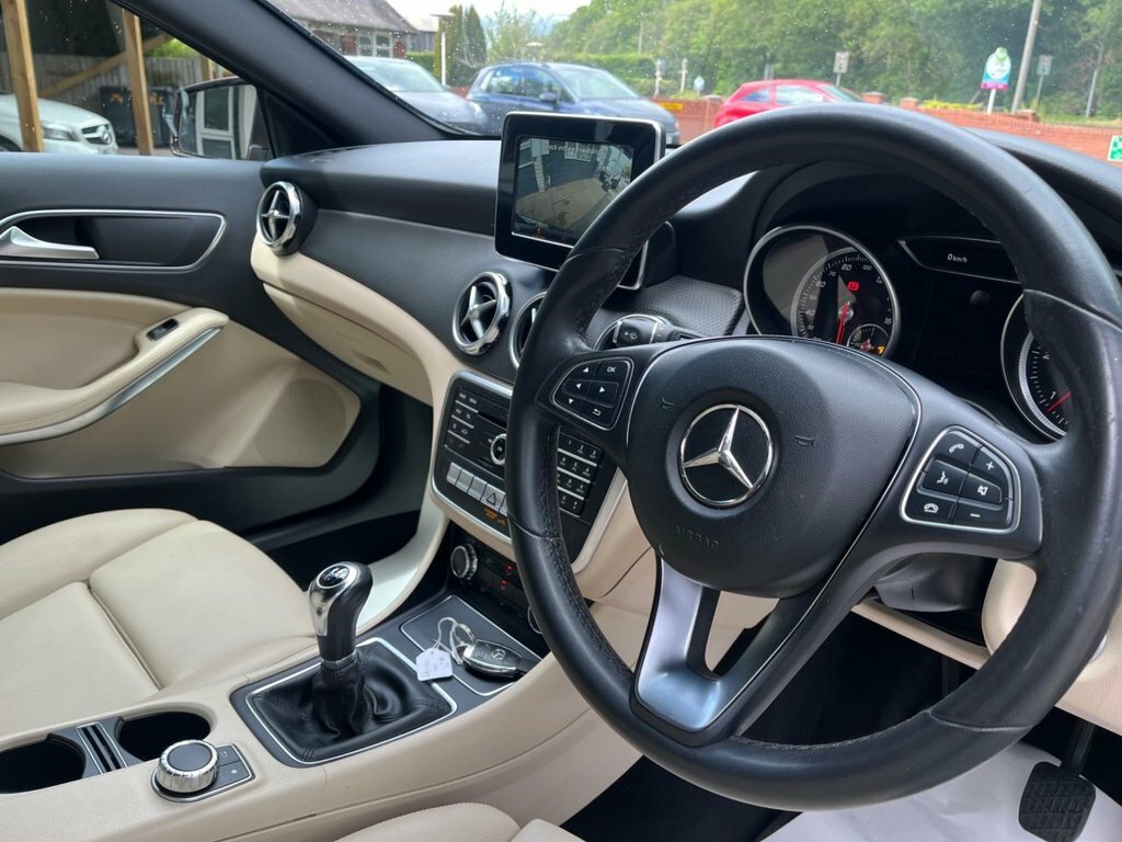 Mercedes-Benz GLA Class 2.1L Se Brown #2