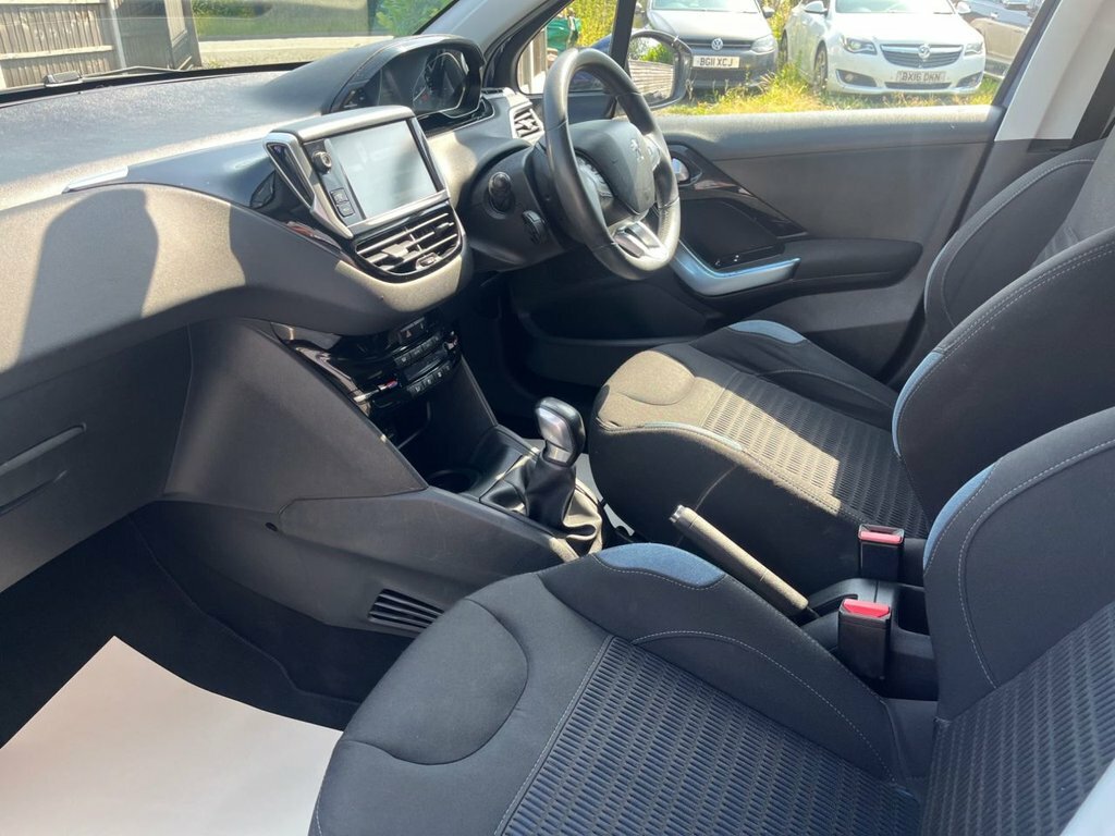 Peugeot 208 Access Silver #37