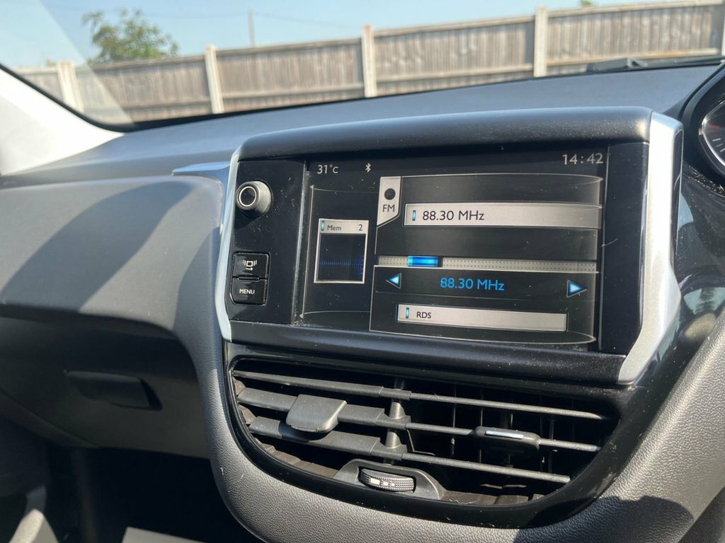 Peugeot 208 Access Silver #26