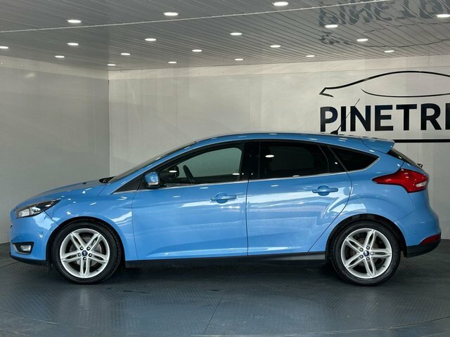 Ford Focus 1.0T Ecoboost Titanium Hatchback OU16JFY Blue #4