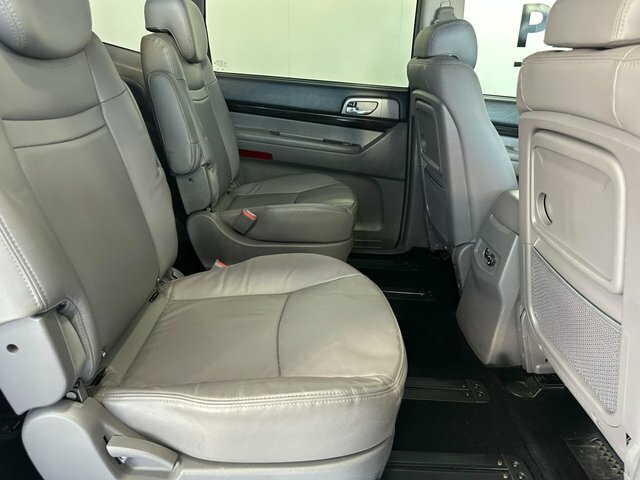 SsangYong Turismo  Silver #10